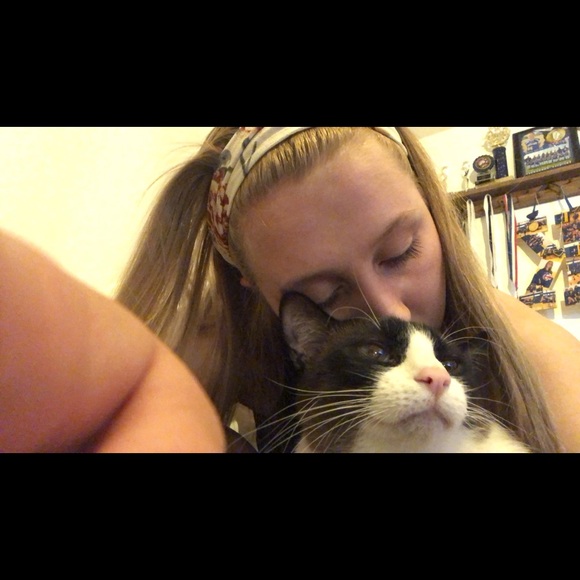 Meet your Posher, Karlie - Picture 1 of 1